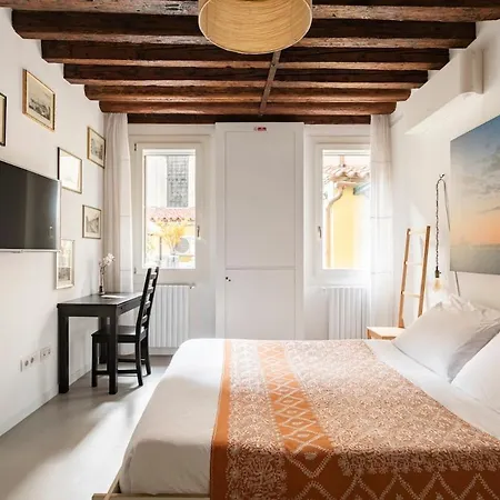Stylish Self-contained & Bath In Castello Between Biennale & San Marco 招待所