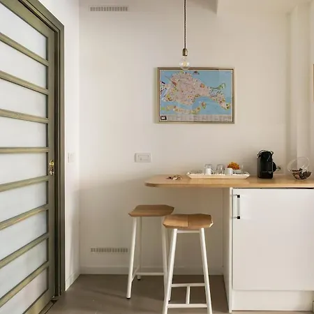 Stylish Self-contained & Bath In Castello Between Biennale & San Marco 3* Venetië
