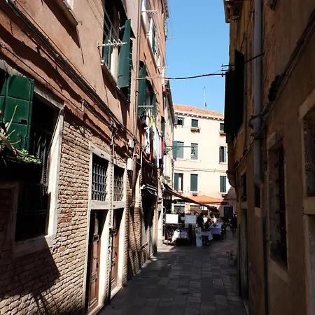 Gasthuis Stylish Self-contained & Bath In Castello Between Biennale & San Marco Venetië