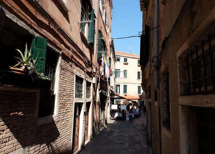 Gasthuis Stylish Self-contained & Bath In Castello Between Biennale & San Marco Venetië