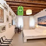 Stylish Self-contained & Bath In Castello Between Biennale & San Marco Venedig