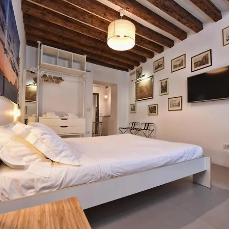 게스트하우스 Stylish Self-contained & Bath In Castello Between Biennale & San Marco 베니스